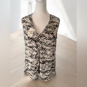 Rose & Olive Women’s sleeveless blouse black and white print size small
